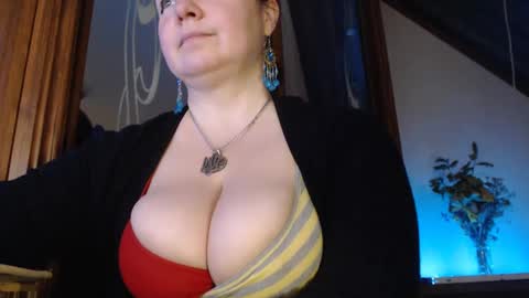 Snapshot of amorelara chatting on 02.27.25 amorelara online show from 02.27.25