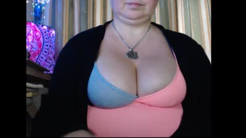 Snapshot of amorelara chatting on 09.24.25 amorelara online show from 09.24.25