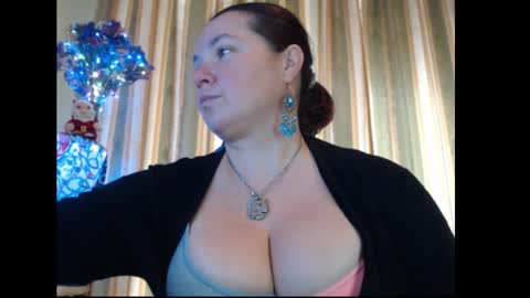 Snapshot of amorelara chatting on 10.08.25 amorelara online show from 10.08.25