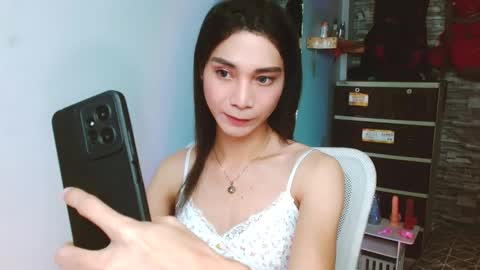 Snapshot of amorous_tina chatting on 11.17.25 Tina online show from 11.17.25