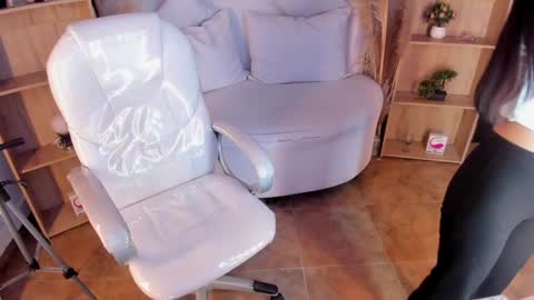     online show from 12.04.24