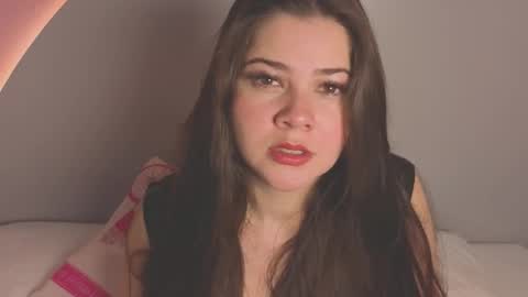 Snapshot of amy_vans_ chatting on 12.01.25 Amy nickname Kirby online show from 12.01.25