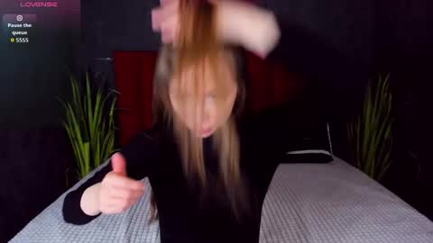 Snapshot of amy_vayne chatting on 11.02.25 Amy online show from 11.02.25