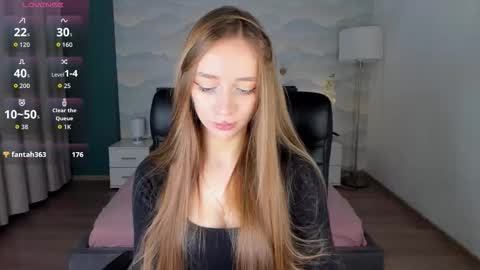 Snapshot of amy_vayne chatting on 11.05.25 Amy online show from 11.05.25