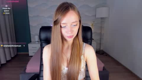 Snapshot of amy_vayne chatting on 11.08.25 Amy online show from 11.08.25