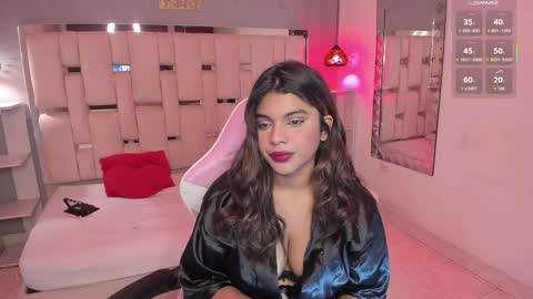 Snapshot of amyevan_ chatting on 12.03.25 amyevan_ online show from 12.03.25