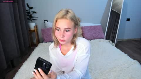 Snapshot of amymilson chatting on 12.20.24 amymilson online show from 12.20.24