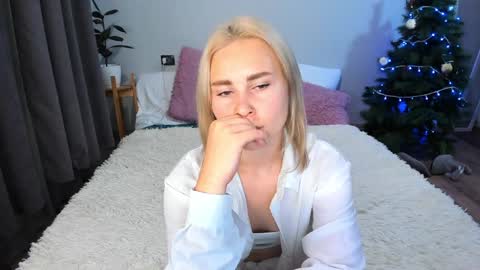 Snapshot of amymilson chatting on 12.25.24 amymilson online show from 12.25.24