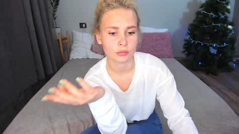 Snapshot of amymilson chatting on 01.13.25 amymilson online show from 01.13.25