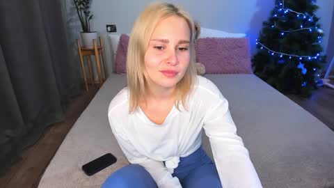 Snapshot of amymilson chatting on 01.14.25 amymilson online show from 01.14.25