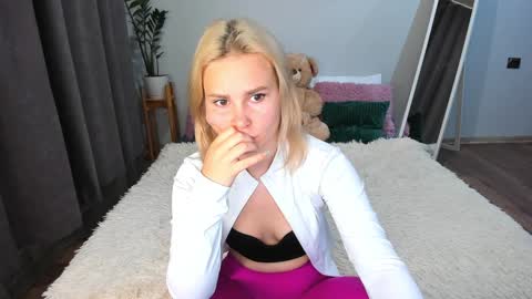 Snapshot of amymilson chatting on 01.27.25 amymilson online show from 01.27.25