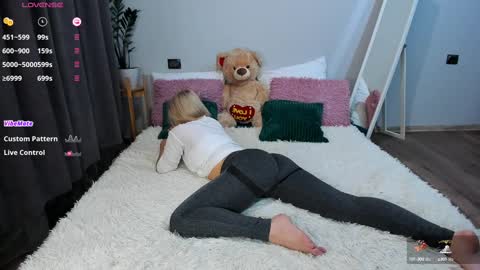 Snapshot of amymilson chatting on 02.18.25 amymilson online show from 02.18.25