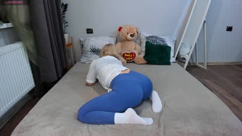 Snapshot of amymilson chatting on 02.26.25 amymilson online show from 02.26.25