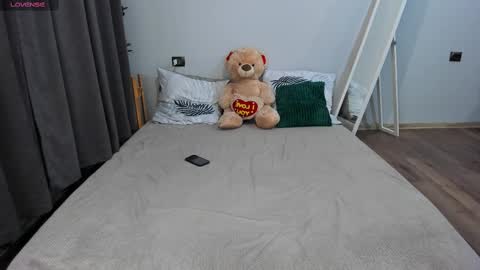 Snapshot of amymilson chatting on 02.27.25 amymilson online show from 02.27.25