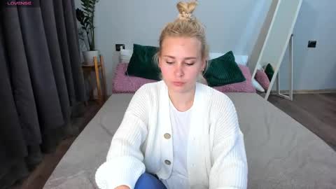 Snapshot of amymilson chatting on 03.03.25 amymilson online show from 03.03.25