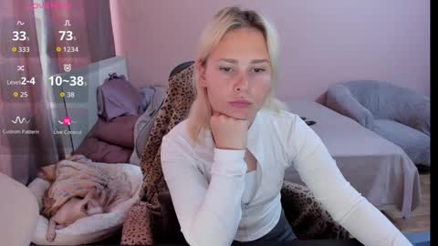 Snapshot of amymilson chatting on 10.20.25 amymilson online show from 10.20.25