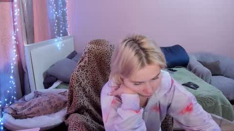 Snapshot of amymilson chatting on 02.11.26 amymilson online show from 02.11.26