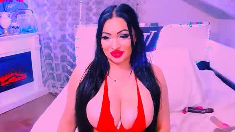 Snapshot of amyrarosera chatting on 10.27.25 Alimoonyia online show from 10.27.25