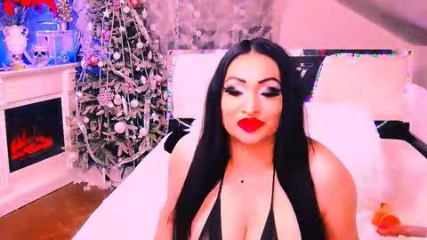 Snapshot of amyrarosera chatting on 12.21.25 Alimoonyia online show from 12.21.25