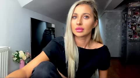 amyroberta92 online show from 12.31.24