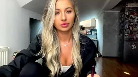 amyroberta92 online show from 01.23.25