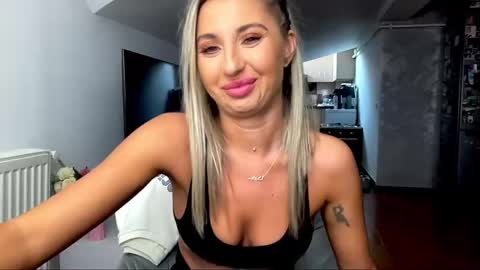 amyroberta92 online show from 02.14.25