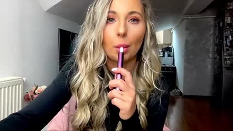 amyroberta92 online show from 02.17.25