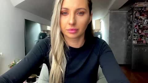 amyroberta92 online show from 09.25.25