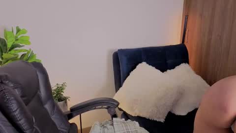 Snapshot of amyross1 chatting on 12.01.25 Aleja online show from 12.01.25