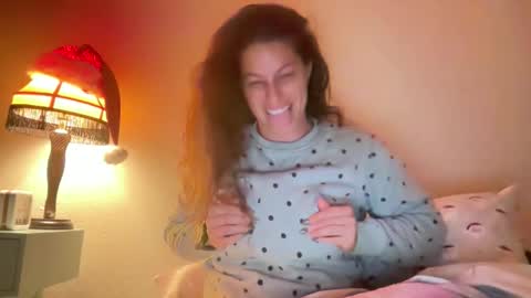 Snapshot of amysmilez chatting on 12.14.25 Amy Smilez online show from 12.14.25