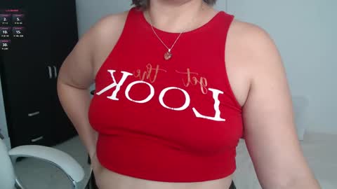 Snapshot of ana_hotmilfx chatting on 03.09.25 ANA online show from 03.09.25