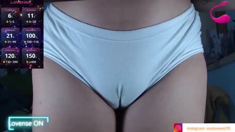 Snapshot of ana_loveee chatting on 09.17.25 Ana lopez - Cameltoe girl online show from 09.17.25