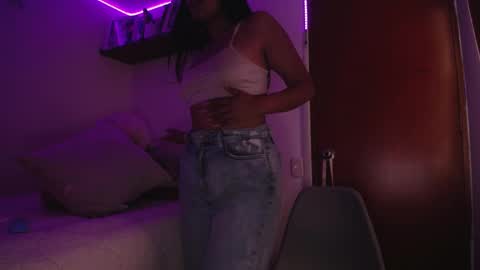 Snapshot of ana_m_ chatting on 12.29.24 Ana online show from 12.29.24