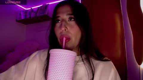 Snapshot of ana_m_ chatting on 01.08.25 Ana online show from 01.08.25