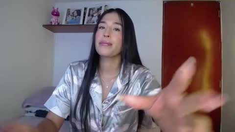 Snapshot of ana_m_ chatting on 10.31.25 Ana online show from 10.31.25