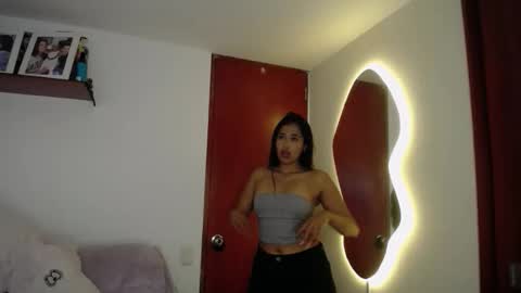 Snapshot of ana_m_ chatting on 11.01.25 Ana online show from 11.01.25