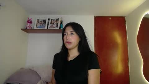 Snapshot of ana_m_ chatting on 11.02.25 Ana online show from 11.02.25