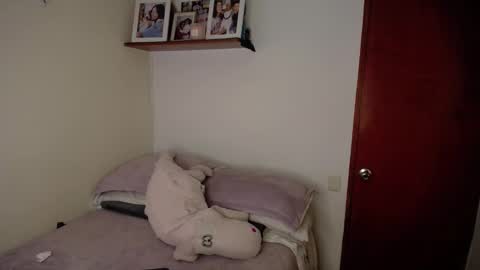 Snapshot of ana_m_ chatting on 11.24.25 Ana online show from 11.24.25