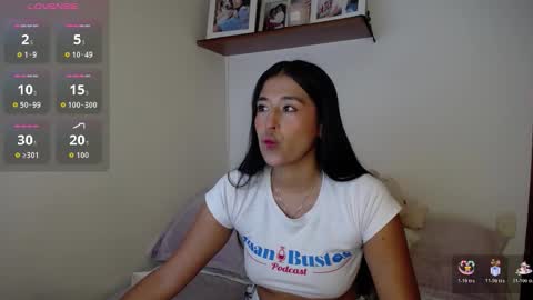 Snapshot of ana_m_ chatting on 11.25.25 Ana online show from 11.25.25