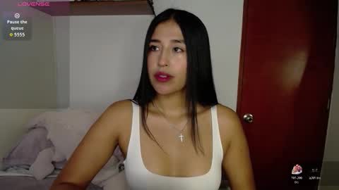 Snapshot of ana_m_ chatting on 11.26.25 Ana online show from 11.26.25