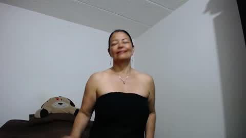 Snapshot of ana_mature_ chatting on 10.12.25 Ana online show from 10.12.25