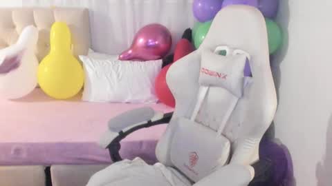 Im anna but you can call me as you want online show from 10.25.25