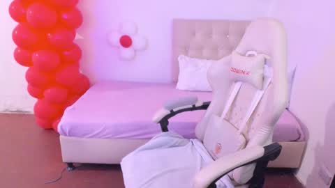 Im anna but you can call me as you want online show from 03.13.26