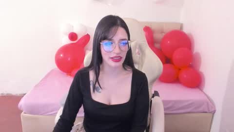 Im anna but you can call me as you want online show from 03.29.26