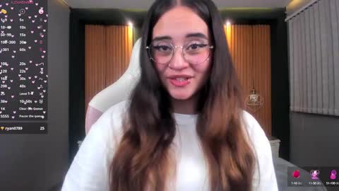 Snapshot of ana_taylor2 chatting on 12.12.24 Ana online show from 12.12.24