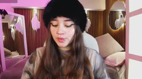 Snapshot of ana_taylor2 chatting on 10.06.25 Ana online show from 10.06.25