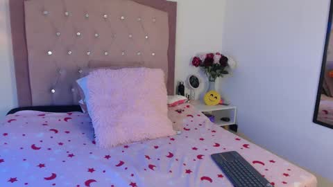 Ana Moon  online show from 11.25.25