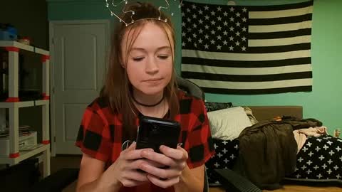 Snapshot of anabelleleigh chatting on 12.18.24 Anabelleleigh online show from 12.18.24