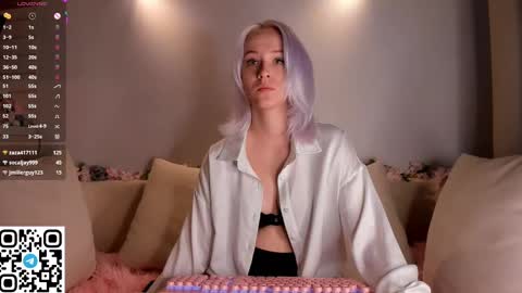 Snapshot of anadeya chatting on 03.04.25 Deya online show from 03.04.25