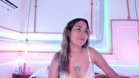 Snapshot of anaelle_bardin chatting on 12.17.25 Anna online show from 12.17.25